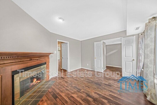 Building Photo - 704 Worthington Dr