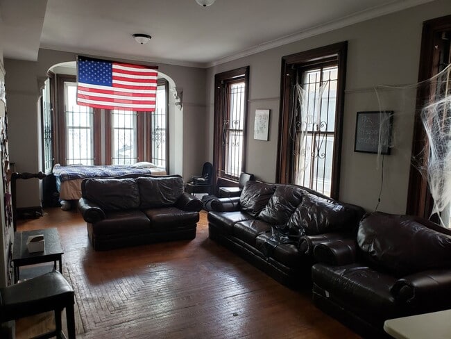 Building Photo - Newly Renovated Temple Student Housing