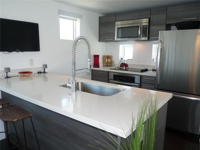 Building Photo - 421 Meridian Ave