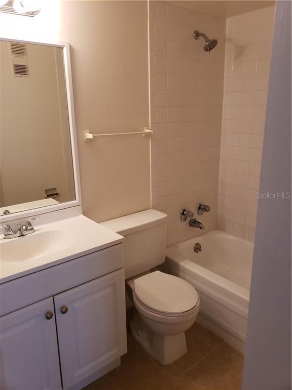 Building Photo - 5930 Village Cir S