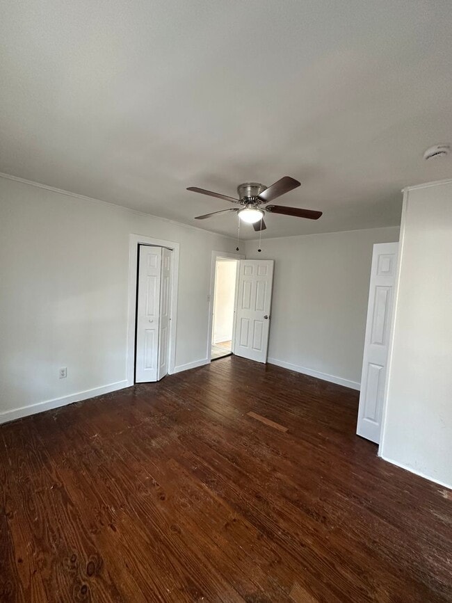 Building Photo - In town - 3 Bedroom, 1 bathroom house move-in ready