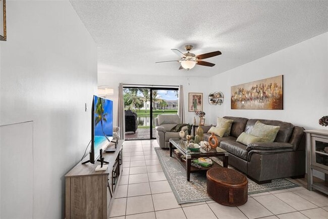 Building Photo - 9468 S Palm Dr