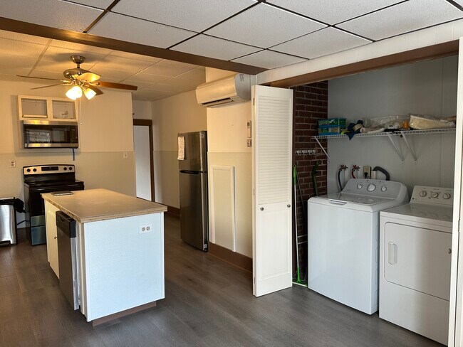 Building Photo - 239 N Stratton St