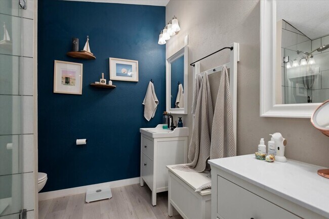 Building Photo - 88 W High Oaks Cir