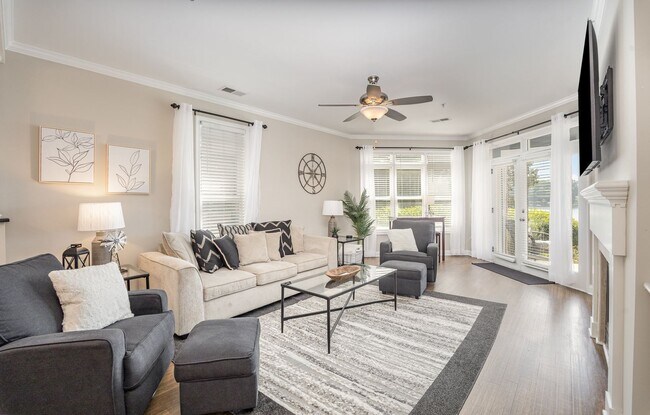 Building Photo - Fully furnished waterfront three-bedroom/ ...