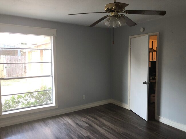 Building Photo - 10915 Gatlinburg Dr