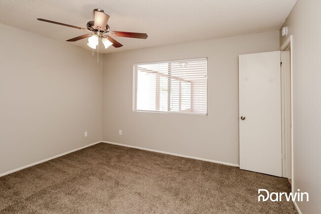 Building Photo - 1815 W Charleston Ave