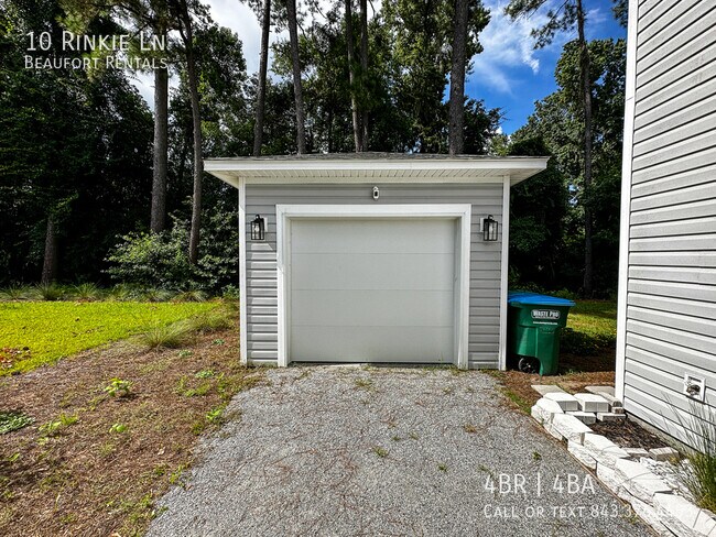 Building Photo - 10 Los Robles Rd
