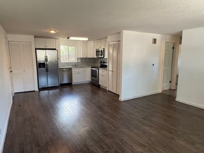 Building Photo - 1680 Luna Dr