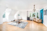 Building Photo - 3+ Bedroom in the Ordean Mansion - AVAILABLE TODAY!