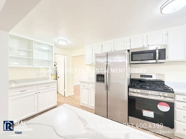 Building Photo - 2807 61st Ave NE