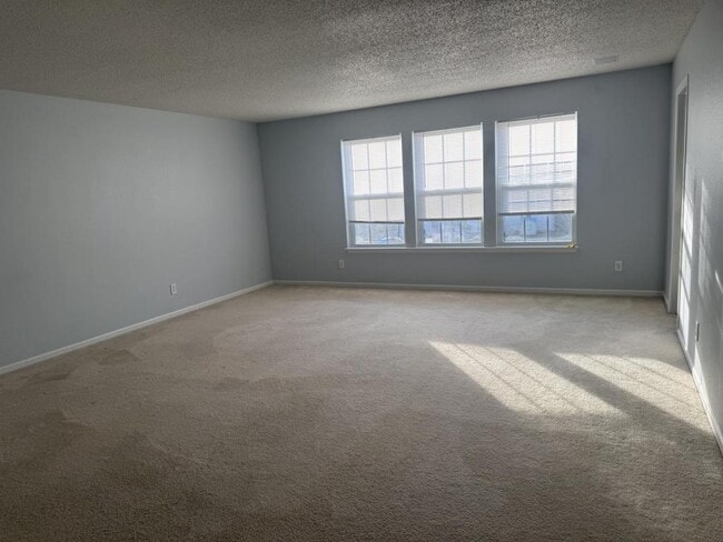 Building Photo - 14302 Holly Berry Cir