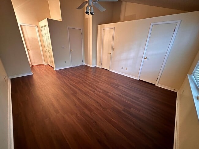 Building Photo - 2BR/2.5BA Townhome with In-Unit Laundry, Fenced Backyard, Garage, & Fireplace! Move-In Ready! Pri...