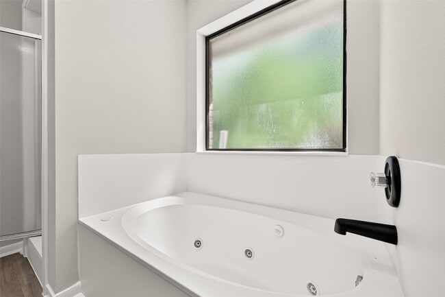 Building Photo - 4906 Pleasure Lake Ln