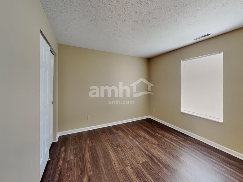 Building Photo - 8749 Trumpeter Dr