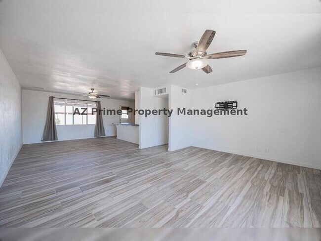 Building Photo - 8518 E Rancho Vista Dr