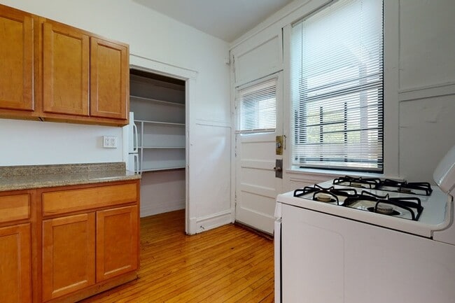 Floorplan - 5411-5421 S. Ellis Avenue