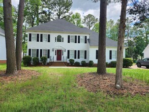 Building Photo - 5 Bedroom Home - Colonial Heights - Conven...