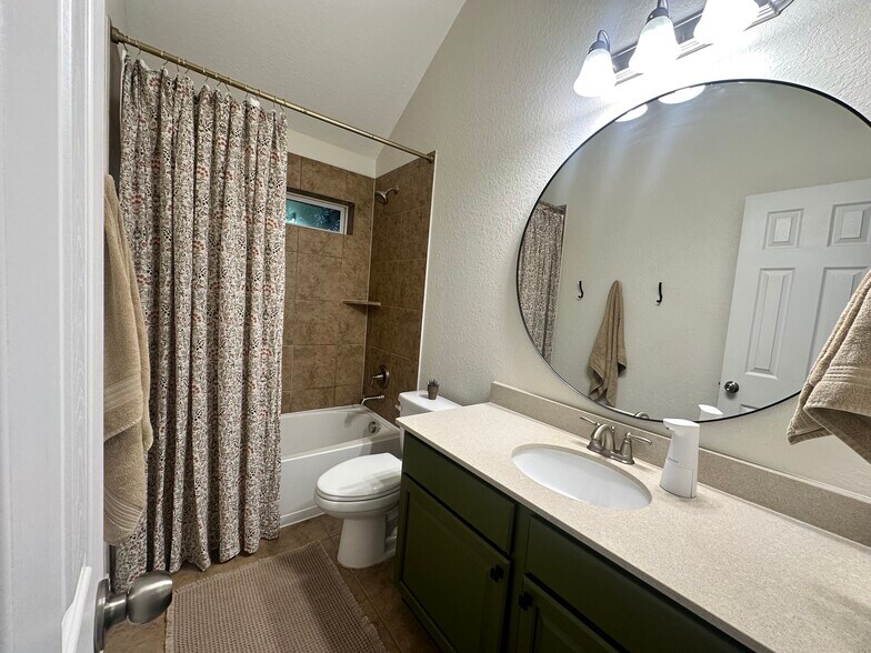 Main bath - 2739 Tuscan Cyn