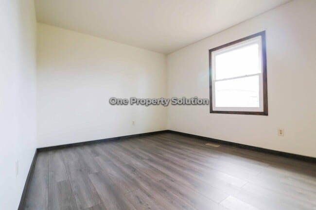 Building Photo - 1637 E 33rd Ave
