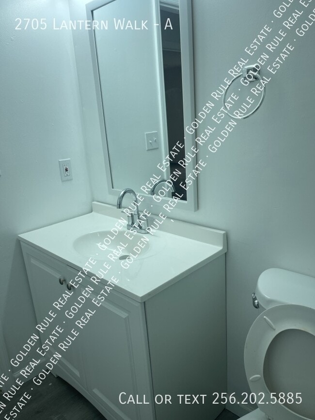 Building Photo - 2705 Lantern Walk SE