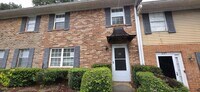 Building Photo - Lawrenceville living in this beautifully r...
