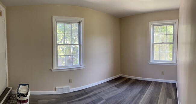 Building Photo - 10 Perley St