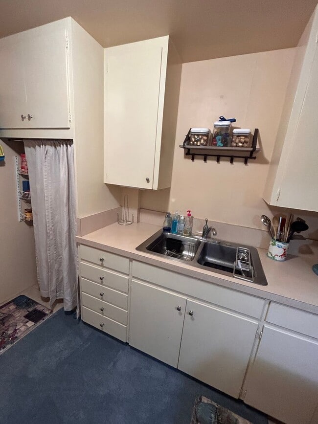 Building Photo - Lovely Historical Home