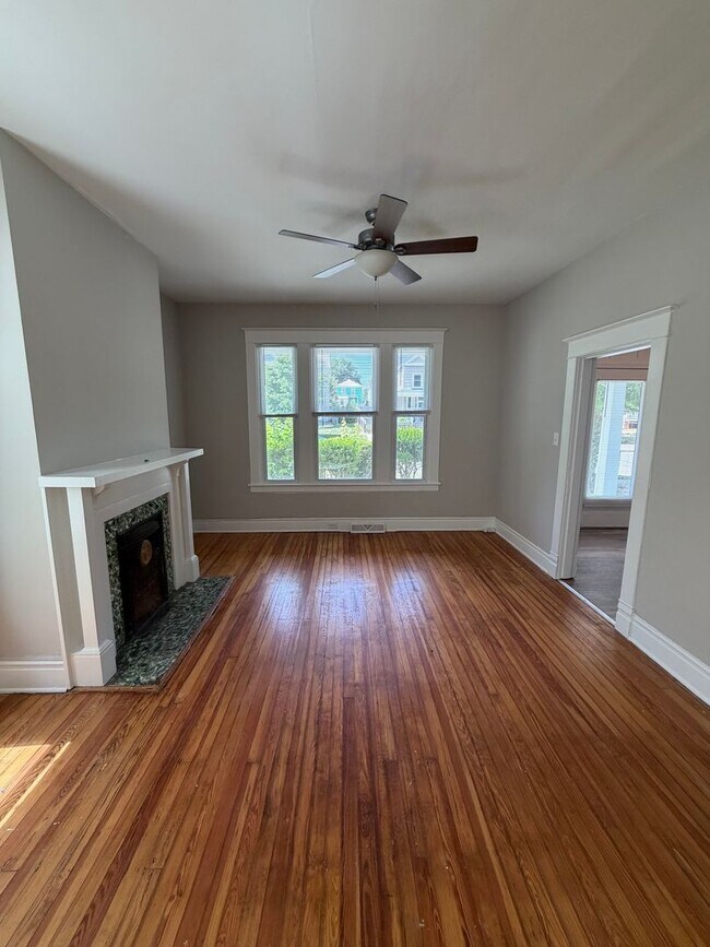 Building Photo - Charming 4bdrm/1.5bth Home Located in Richmond's North Highland Park w/Balcony!!