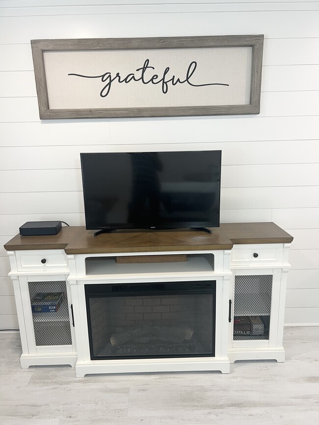 Building Photo - 7813 N Lagoon Dr