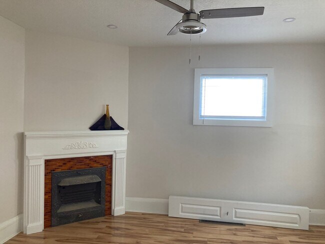 Building Photo - 1332 W 93rd St