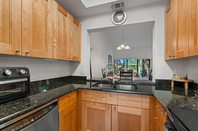 Building Photo - 7581 English Ct