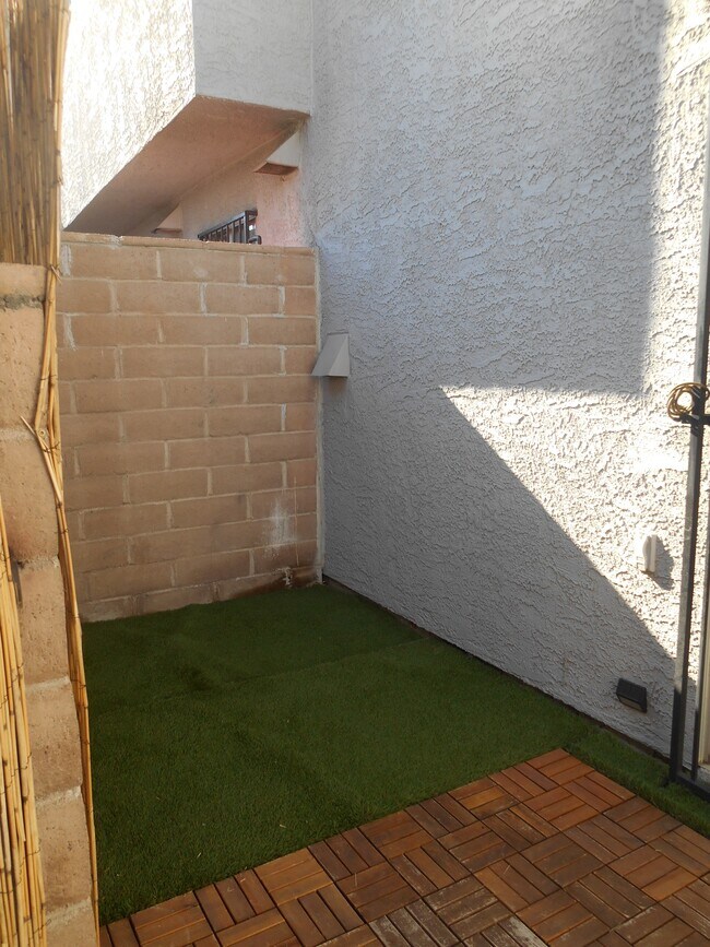 Building Photo - 898 Rhinegold Way