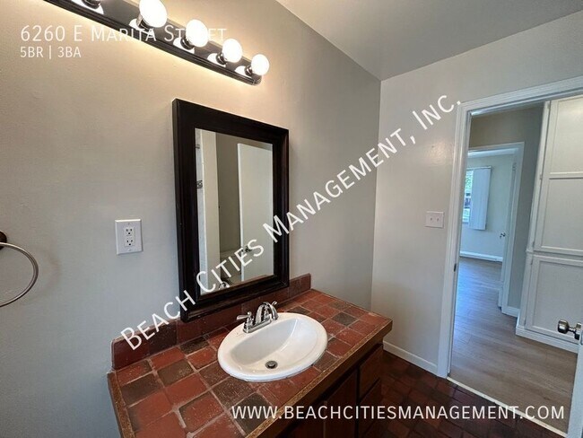 Building Photo - 6260 E Marita St