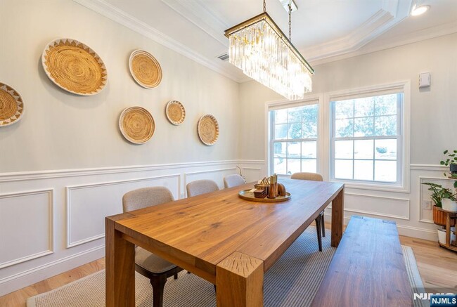 Building Photo - 765 6th Ave