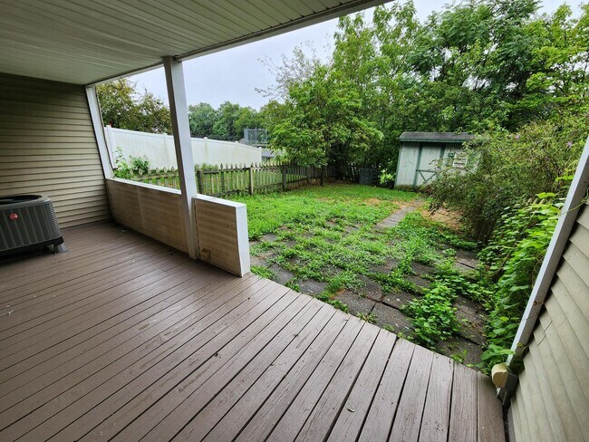 Building Photo - 102 Nottingham Dr
