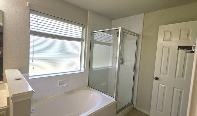 Building Photo - 4827 Hidden Chestnut Ln