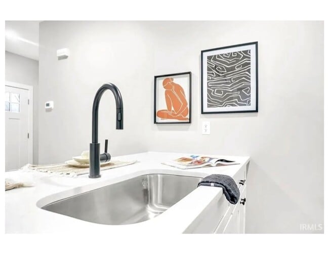 Building Photo - 111 S Jefferson St