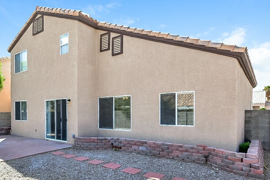 Building Photo - 9324 Mountain Range Ave