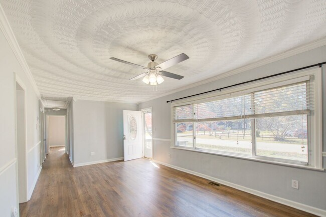 Building Photo - 200 Cynthia Dr