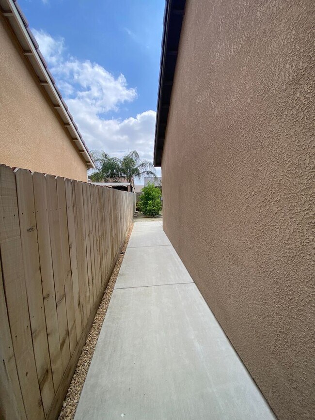 Building Photo - Tulare home coming soon!