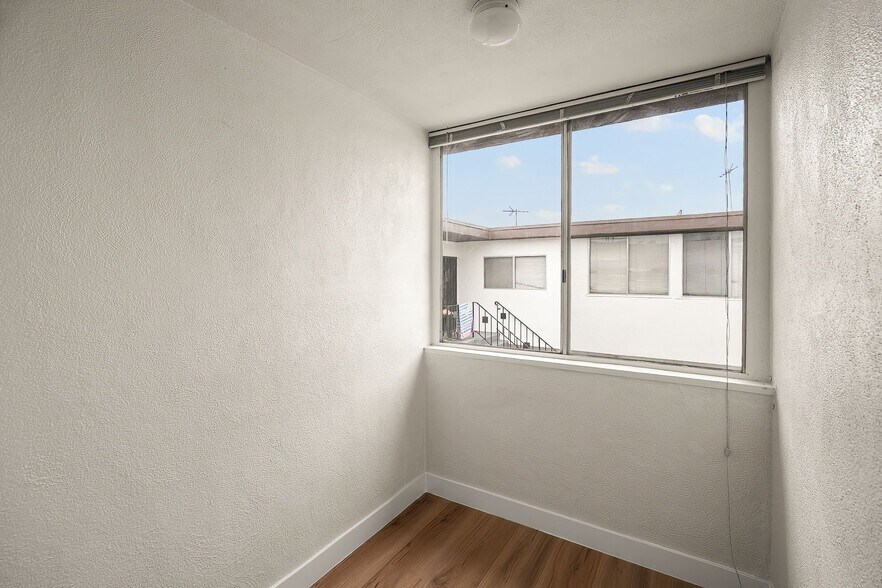 Building Photo - 1315 Ocean Park Blvd