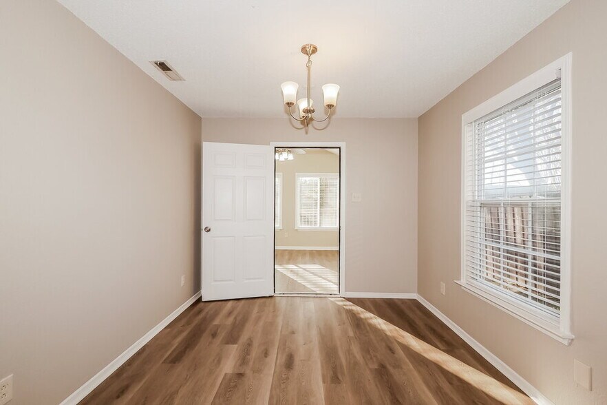 Building Photo - 1740 Feather Reed Ln