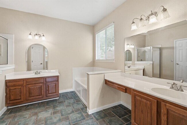 Building Photo - 4036 Barlow Dr