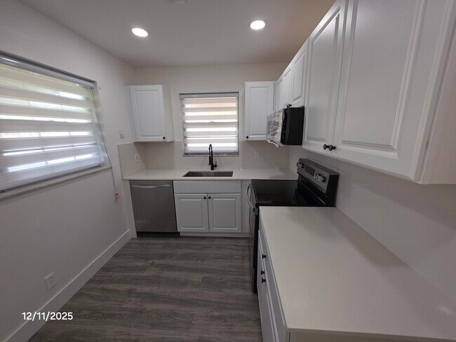 Building Photo - 718 Whippoorwill Ln
