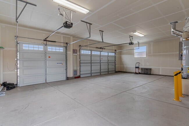 Building Photo - Trailer Parking, Newer house with Low main...