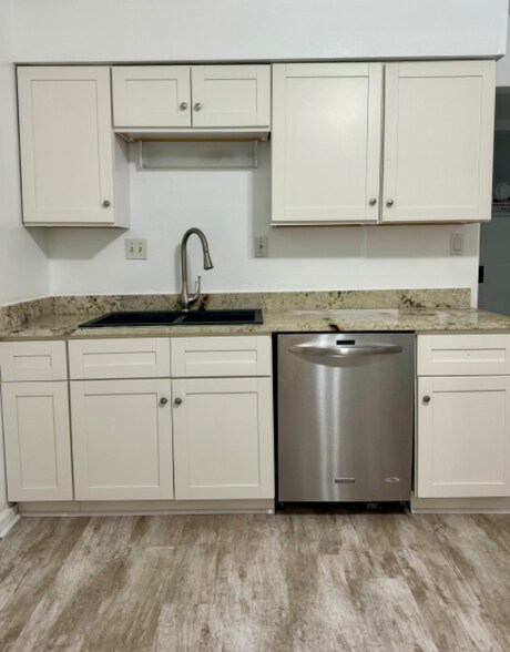 Building Photo - 3744 Cape Henry Ave