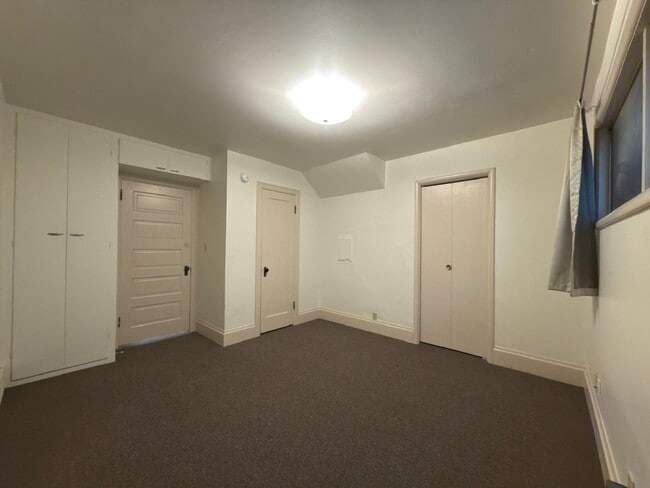 Building Photo - 320 E Indiana Ave