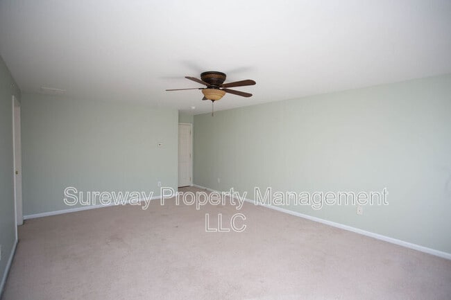Building Photo - 15 Fawn Ct