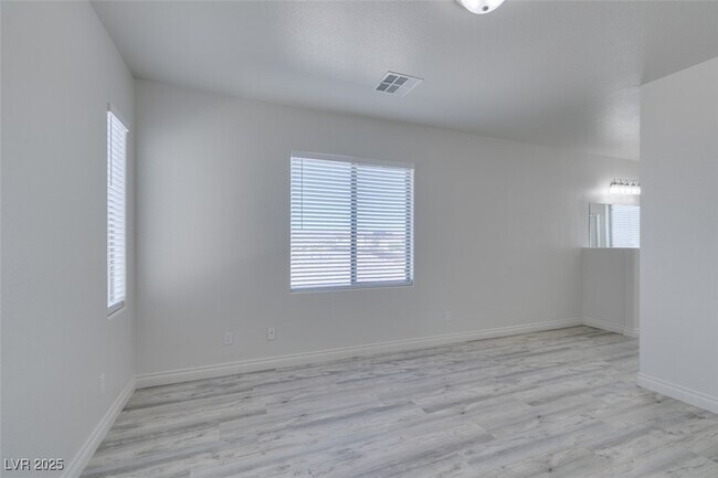 Building Photo - 778 Easter Lily Pl
